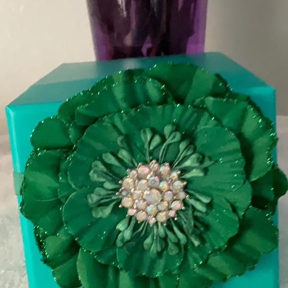 🪴TIEKS GREEN FLOWER AND BAG AND MASK🪴 - Picture 3 of 12